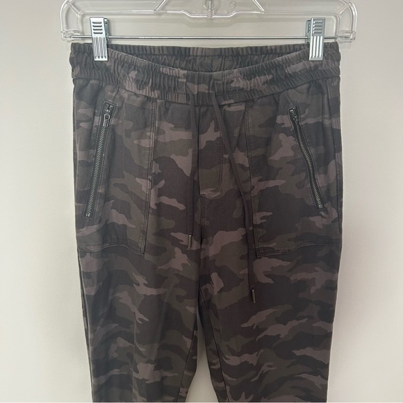 Athleta Farallon Loose Camo Elastic Waist Size 2 Camo Print - Picture 3 of 9